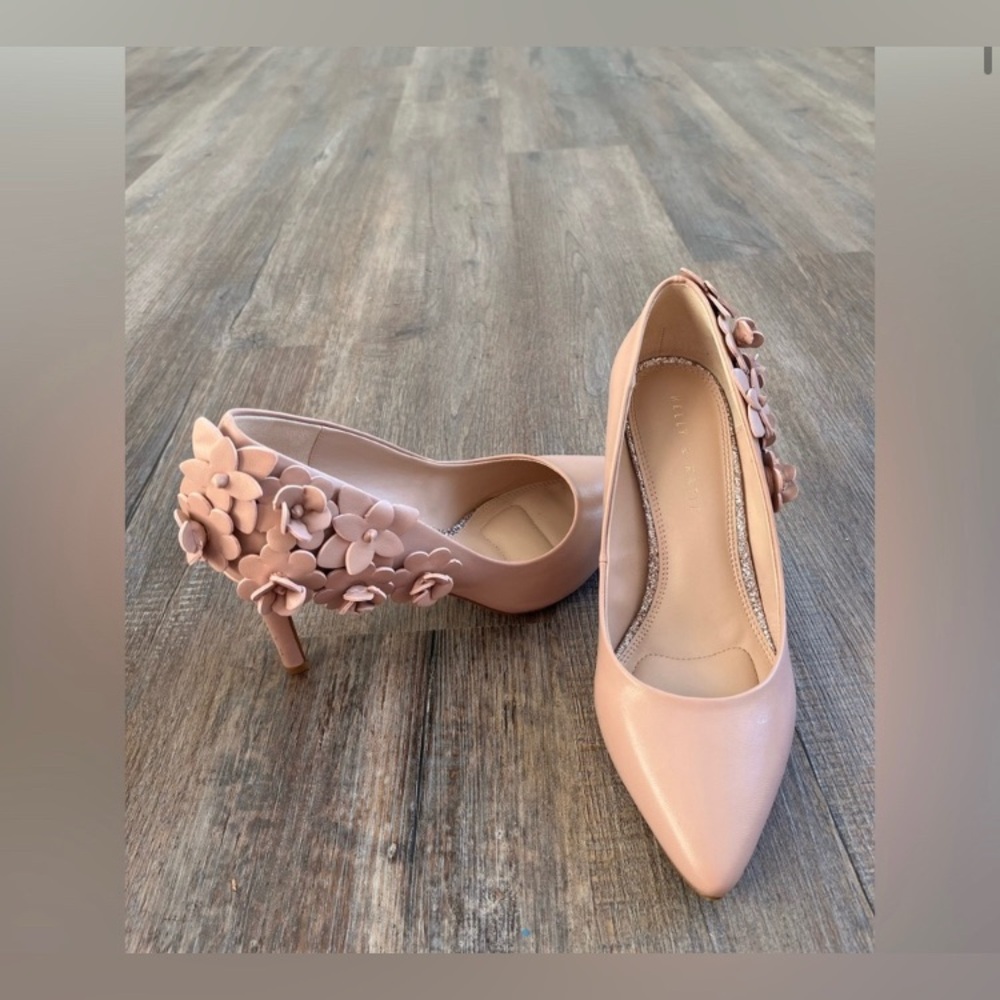 Pink Flower 🌸 Shoes

3” Heel